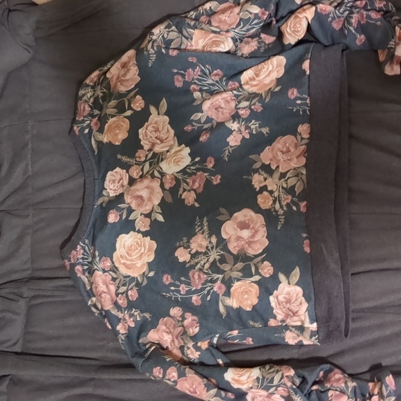 Rose pattern long sleeve crop top - Picture 3 of 4